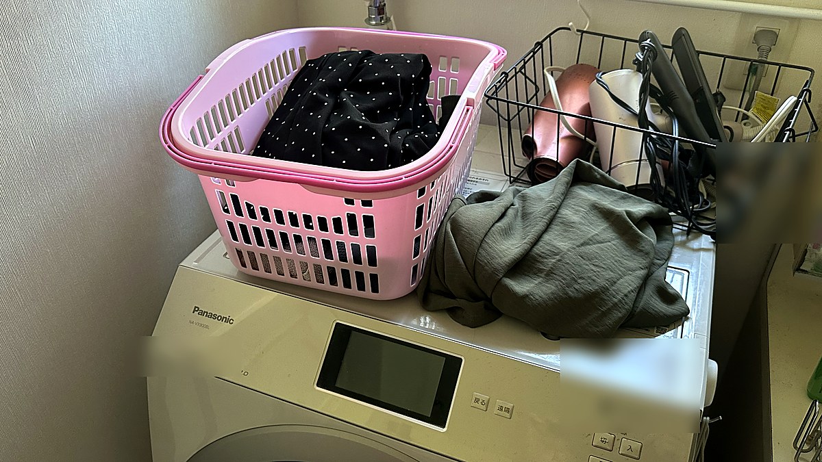 洗濯かごと洗濯機まわりの一時置き